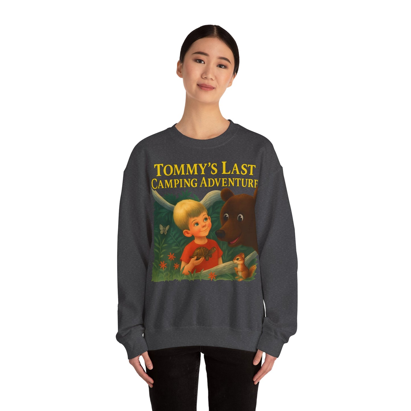 Sweatshirt – Tommy’s Last Camping Adventure Sweatshirt – Schwarzer Humor trifft Retro-Kinderbuchstil | True Insights Design mit Humor
