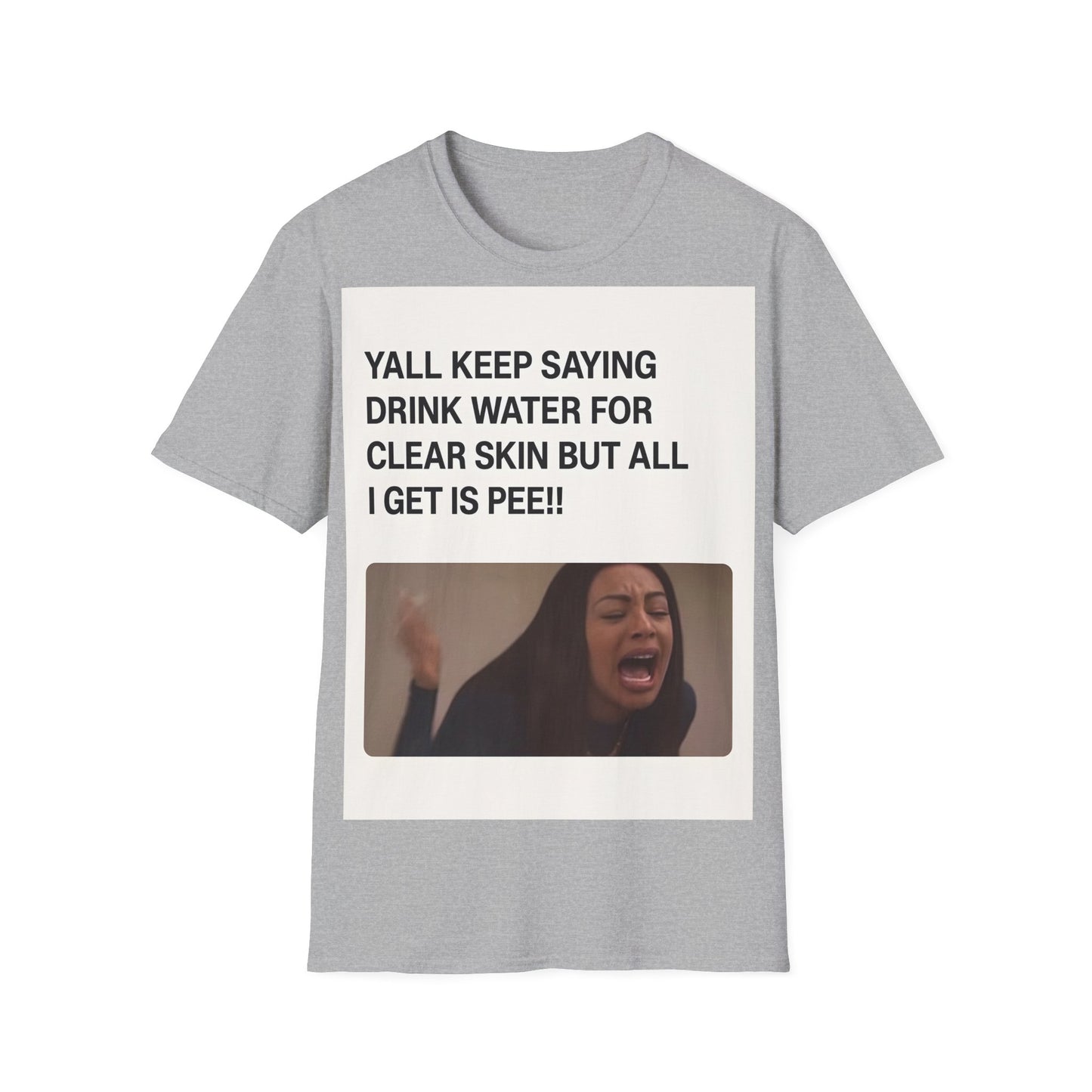 YALL KEEP SAYING DRINK WATER FOR CLEAR SKIN BUT ALL I GET IS PEE!! – Freches Satire-Design für mutige Statements | True Insights