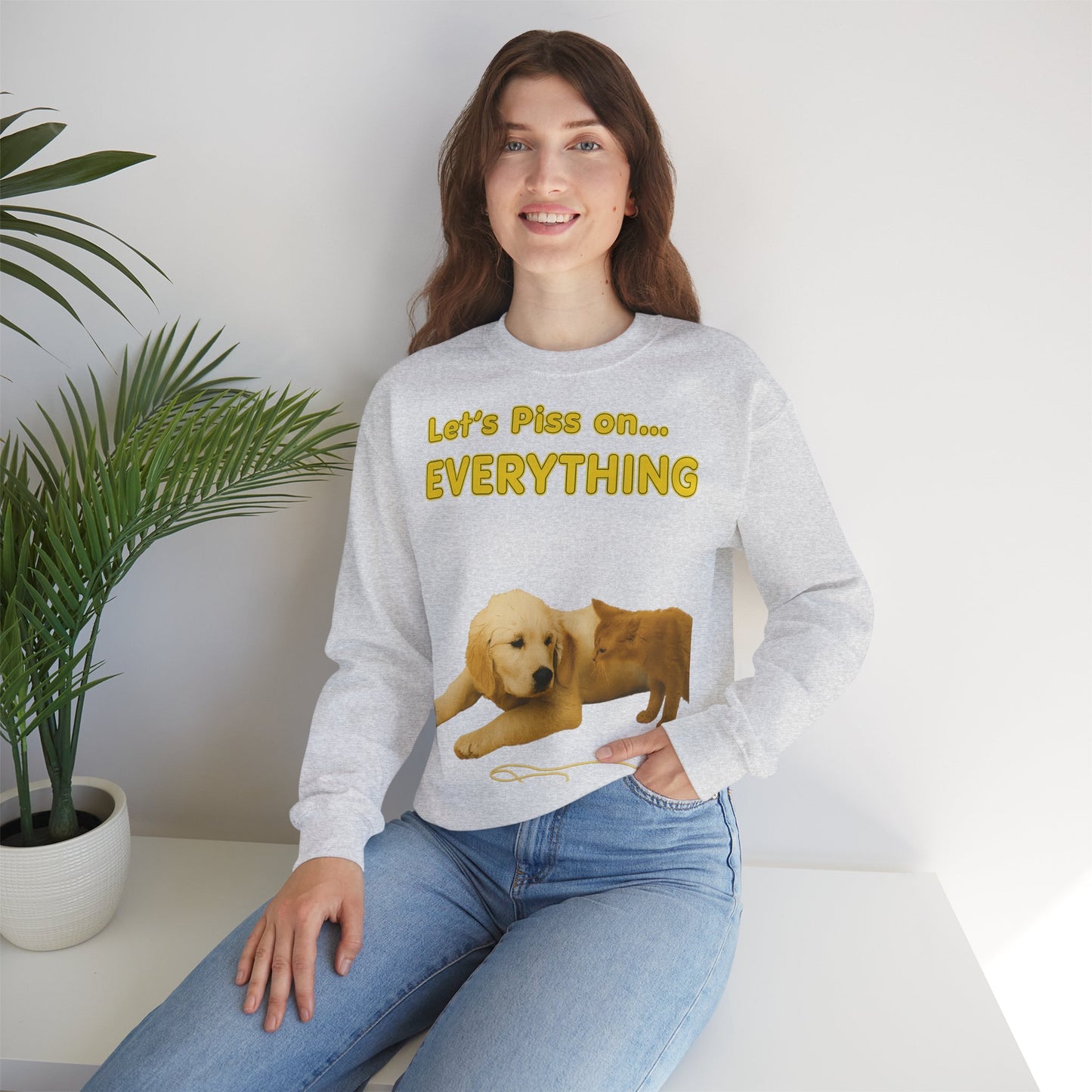Vintage Motiv – Let’s Piss on Everything – Satirisches Sweatshirt mit Hund & Katze | True Insights Design mit Humor