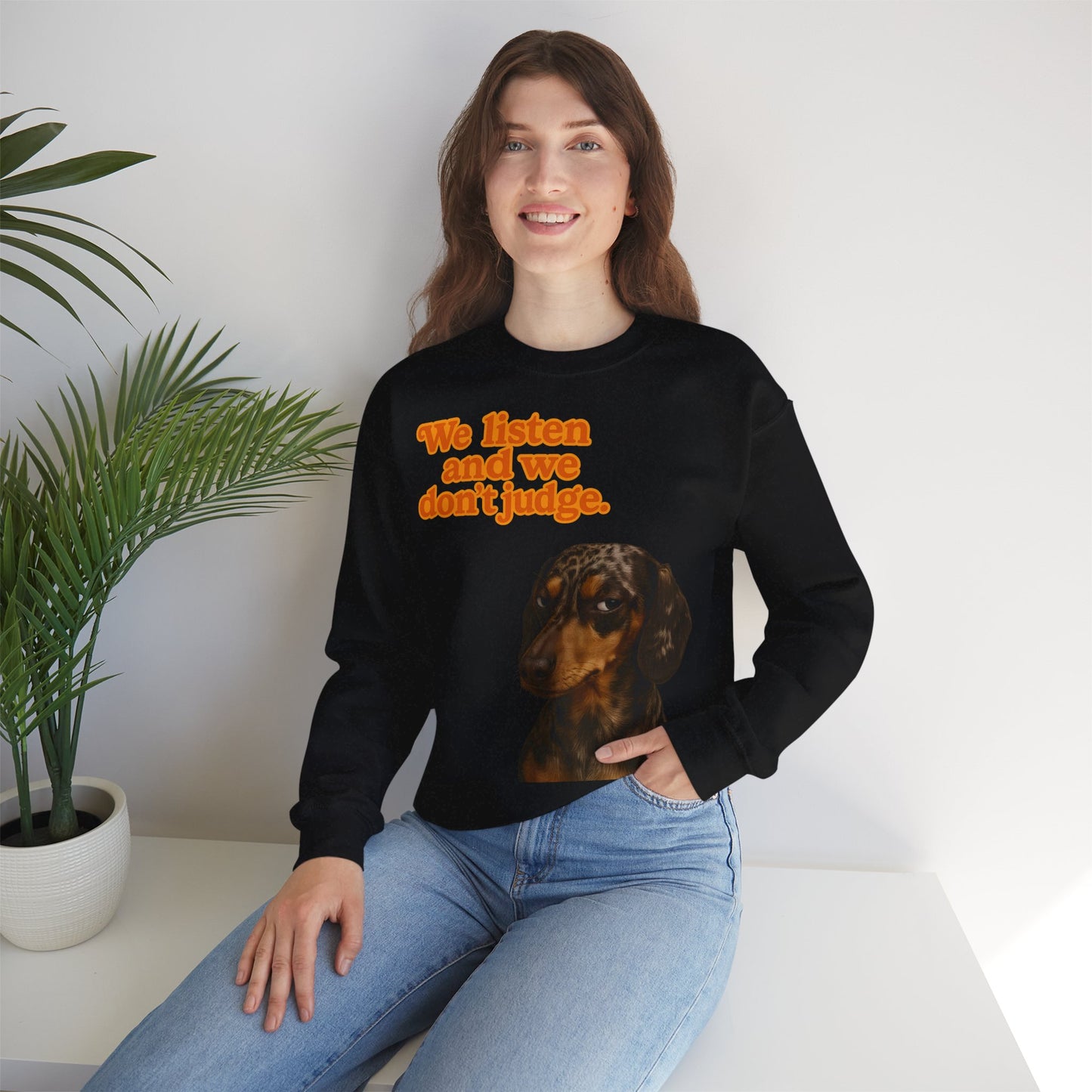 Dackel-Sweatshirt mit Retro-Print & dem Spruch „We listen and we don’t judge.“ Für Hundefans mit Humor – bequem, warm & voller Charakter. – Lustiges Sweatshirt | True Insights – Bild 22
