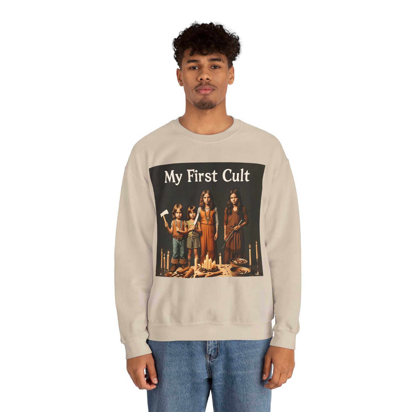 Sweatshirt – Kultig gruselig: „My First Cult“-Sweatshirt – Dark Humor für Fortgeschrittene | True Insights Design mit Humor