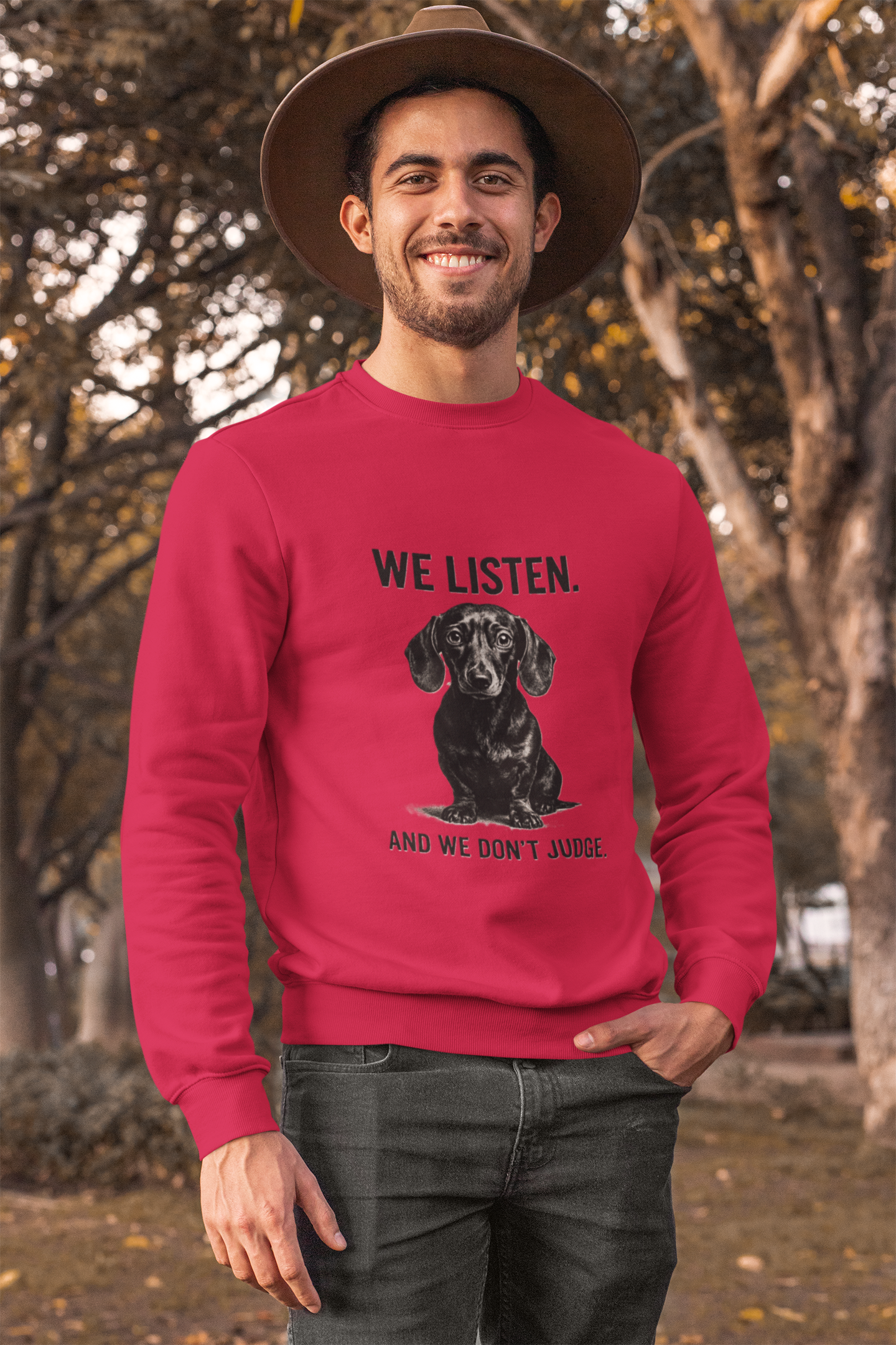 Sweatshirt „We Listen. And We Don’t Judge.“ – Dackel mit Herz & Humor-Sweatshirt-True Insights