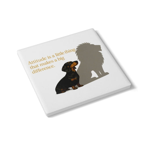 True Insights Dackel mit Löwenschatten Motiv, kleiner Hund wirft mächtigen Löwenschatten, witziges Print-Design