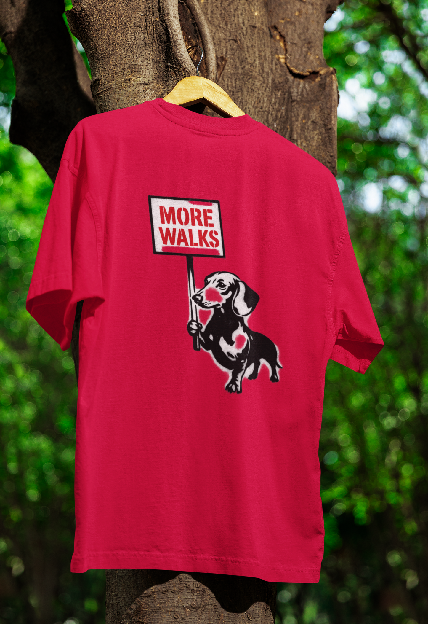 Dackel „More Walks“ – Urbanes Street-Art T-Shirt voller Humor und Freiheitsdrang-T-Shirt-True Insights