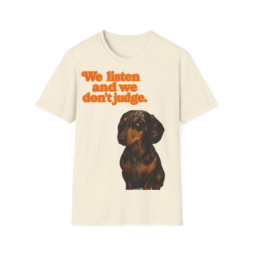 Die Frontansicht zeigt ein dunkelbraunes T-Shirt mit retro-orangeem Dackelmotiv und ironischem Schriftzug von True Insights.