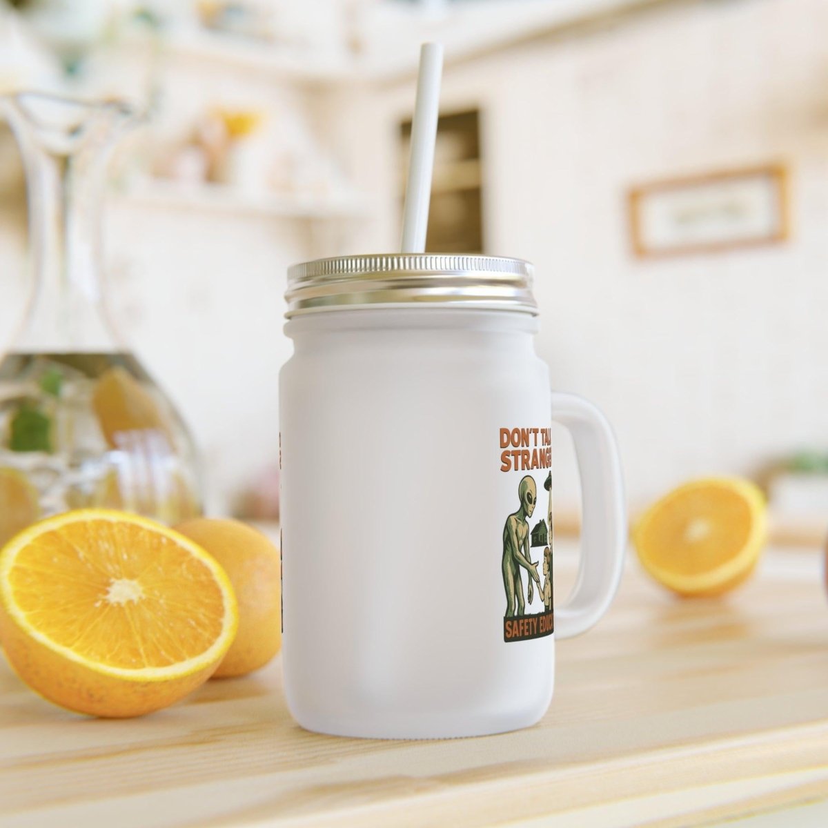Don’t Talk to Strangers – Retro Alien Jar Mug | Satirisches Glas mit Botschaft – Freches Satire-Design für mutige Statements | True Insights