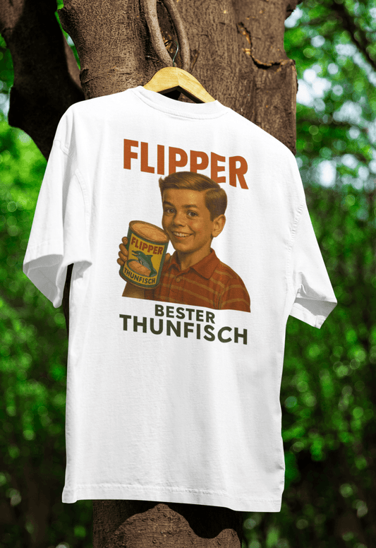 Weißes T-Shirt mit Flipper-Thunfisch-Motiv im Ostalgie-Vintage-Stil fuer Nostalgiker und Sammler.