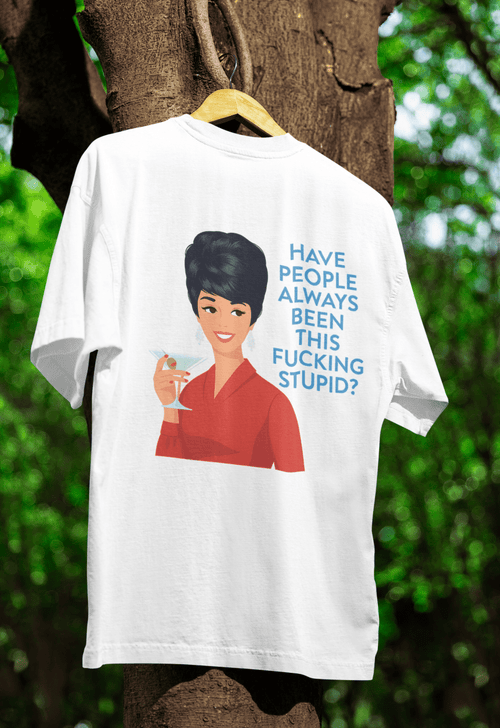 Weisses T-Shirt mit Vintage-Frau und Schriftzug Have-People-Always-Been-This-Fucking-Stupid im Retro-Poster-Stil fuer Erwachsene.