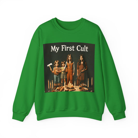 Sweatshirt – Kultig gruselig: „My First Cult“-Sweatshirt – Dark Humor für Fortgeschrittene | True Insights Design mit Humor