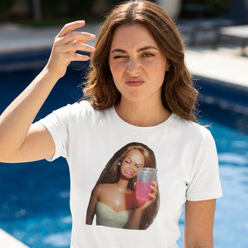 Party T-Shirt – Lustiges Puppen-Meme Shirt – getragen