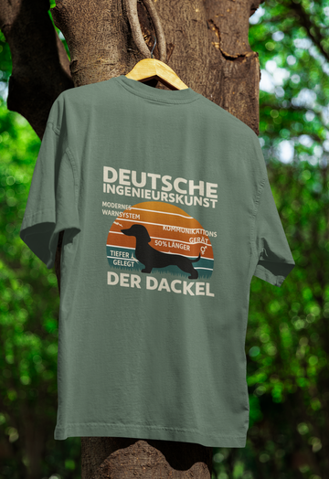 Deutsche Ingenieurskunst – Der Dackel | Satirisches Retro-Design mit Biss T-Shirt