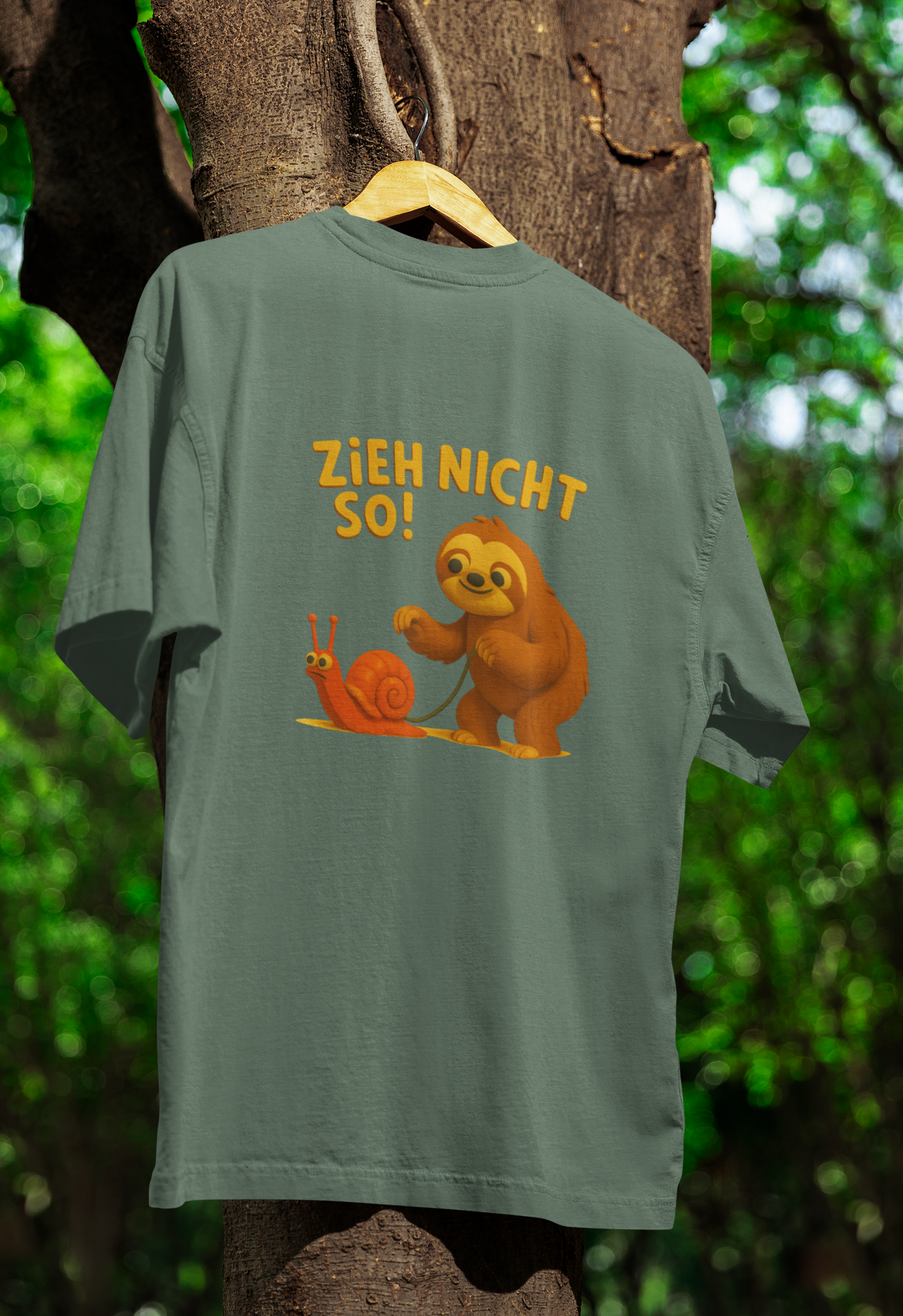 Zieh nicht so! – Lustiges Faultier-Shirt mit Schnecke | Satirisches T-Shirt-T-Shirt-True Insights