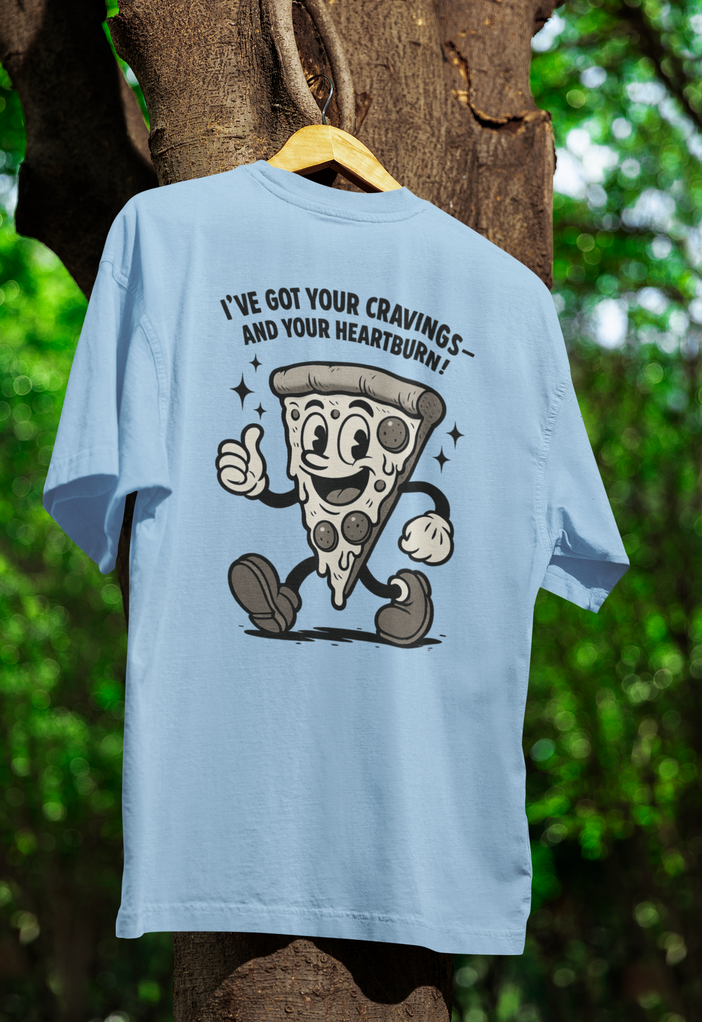 „Pizza Satire T-Shirt – Lustiges Retro Cartoon Shirt mit Spruch ‚Cravings & Heartburn‘-T-Shirt-True Insights