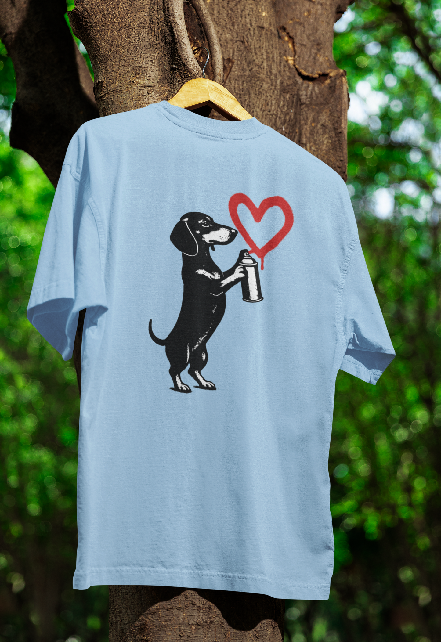 Dackel „Love Graffiti“ – Urban Street-Art T-Shirt voller Herz & Humor