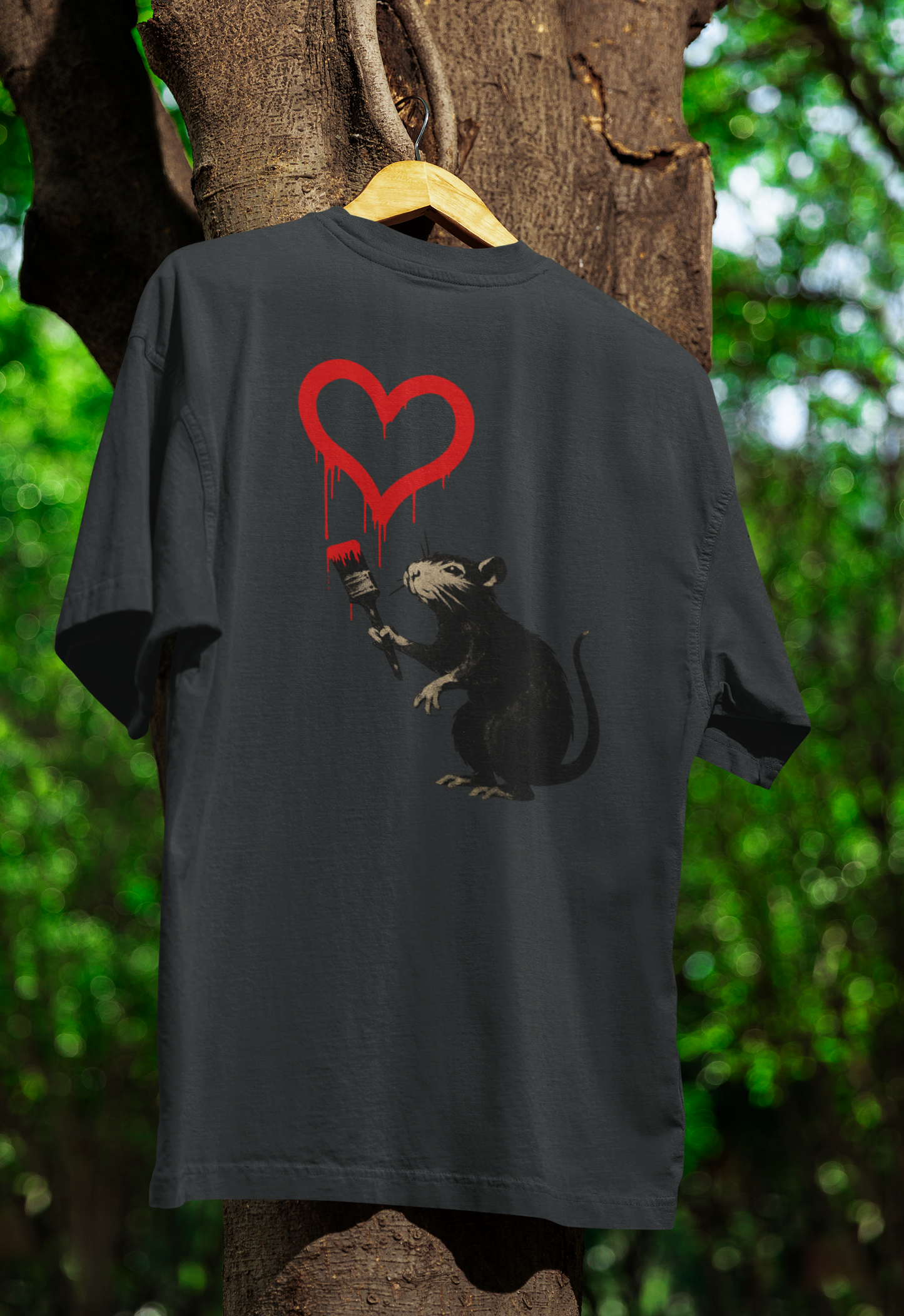 T-Shirt ›Ratte mit Herz‹ – Satirisches Streetart Motiv für Urban Wear-T-Shirt-True Insights