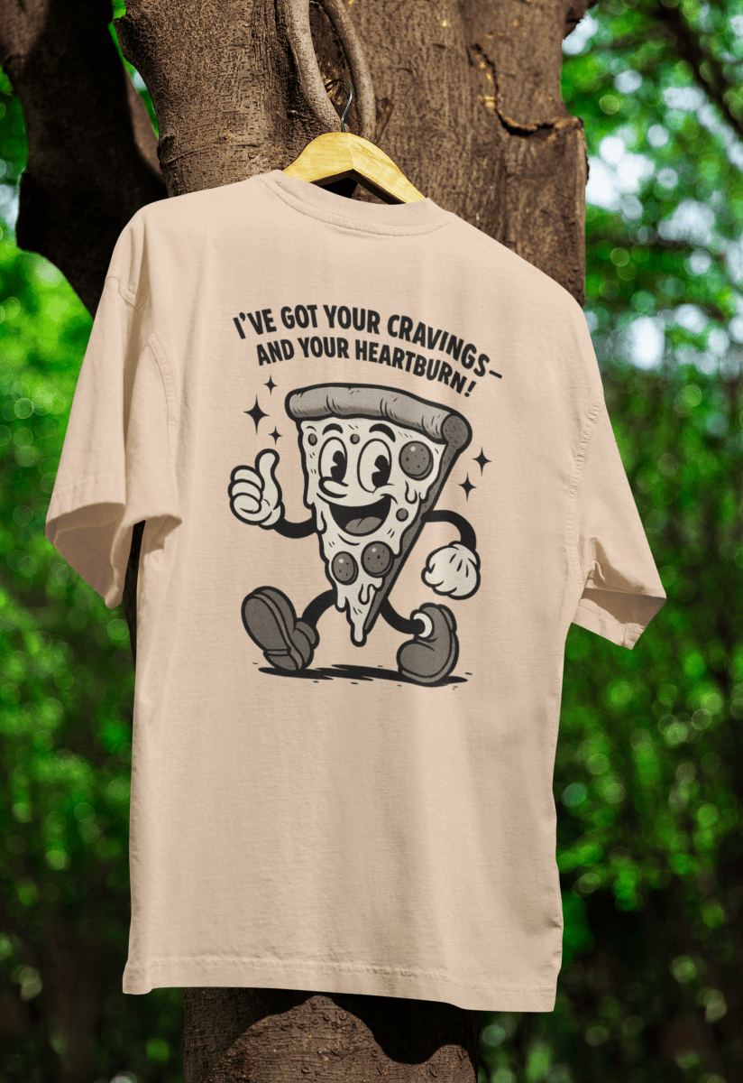 „Pizza Satire T-Shirt – Lustiges Retro Cartoon Shirt mit Spruch ‚Cravings & Heartburn‘-T-Shirt-True Insights