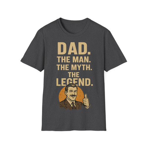 Zeigt ein dunkelblaues Vaterschaft-T-Shirt in Frontansicht mit großem weißem Schriftzug 'Dad – Der Mann, Der Mythos, Die Legende' von True Insights.