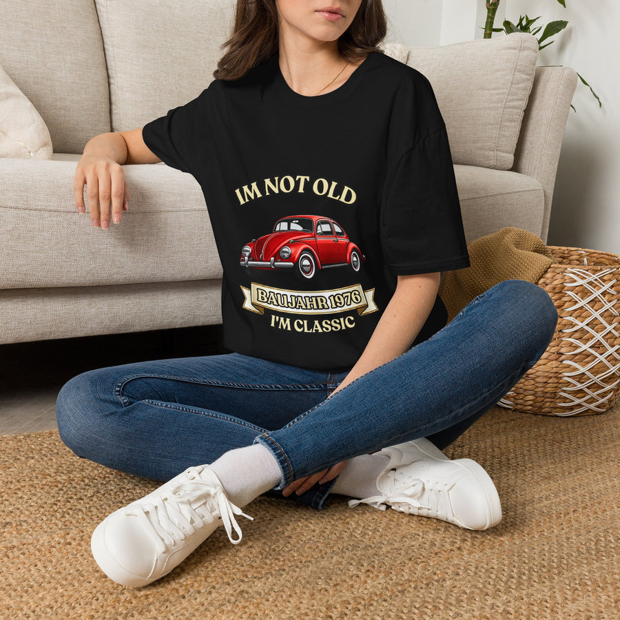True Insights T-Shirt Baujahr 1976 Oldtimer Käfer Im Not Old Im Classic getragen im Alltag