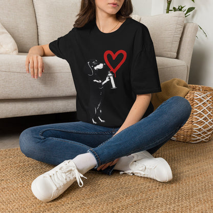 Dackel mit Sprühdose Herz T-Shirt Unisex – Street Art Graffiti Hund Motiv, perfektes Geschenk für Dackelliebhaber & Valentinstag