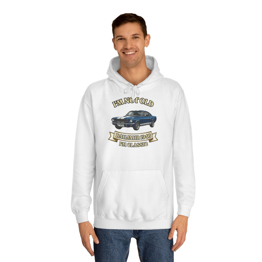 True Insights Geschenk zum 80. Geburtstag – Hoodie Jahrgang 1946 Muscle Car | I'm Not Old I'm Classic