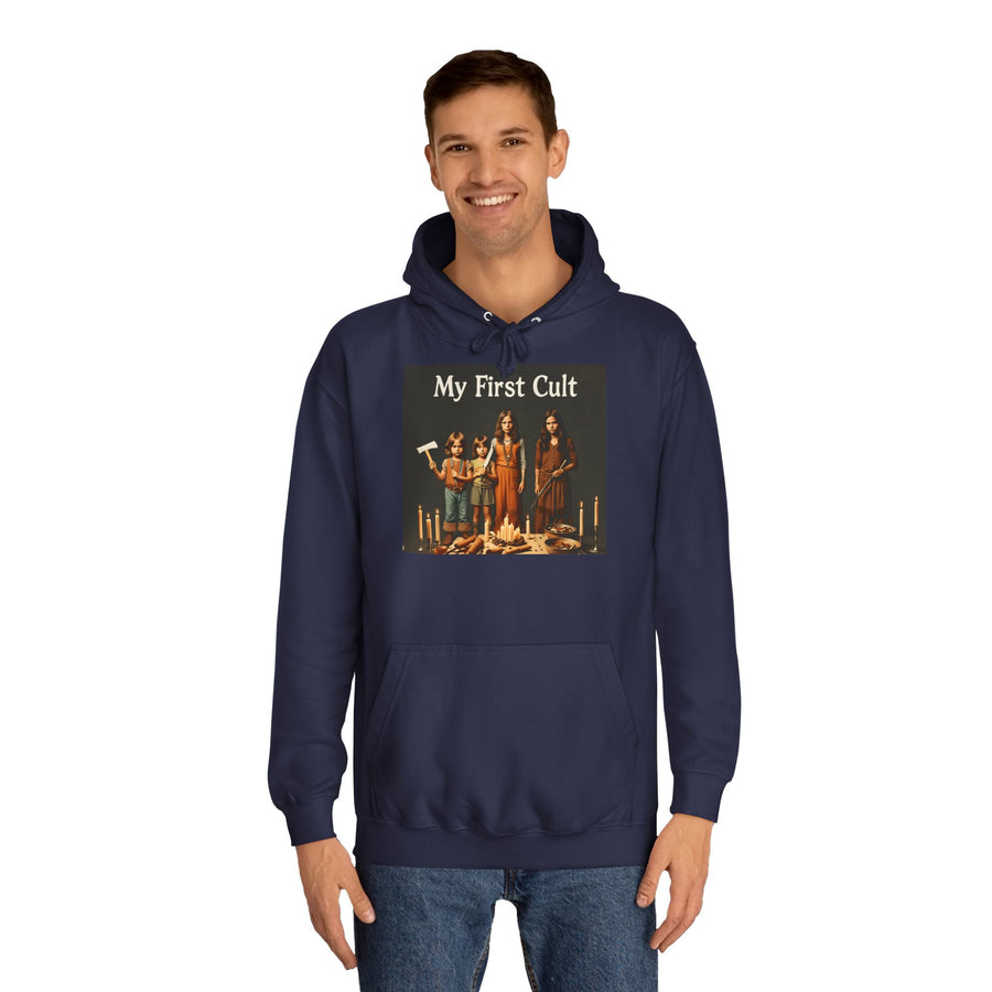 My First Cult Hoodie – Schräges Retro-Foto-Motiv mit schwarzem Humor