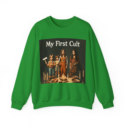 Sweatshirt – Kultig gruselig: „My First Cult“-Sweatshirt – Dark Humor für Fortgeschrittene | True Insights Design mit Humor