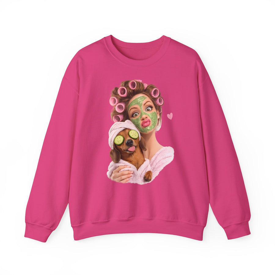 True Insights Dackel Spa Sweatshirt – Lustiges Wellness-Motiv mit Dackel in Heliconia