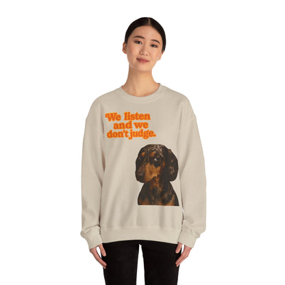 Dackel-Sweatshirt mit Retro-Print & dem Spruch „We listen and we don’t judge.“ Für Hundefans mit Humor – bequem, warm & voller Charakter. – Lustiges Sweatshirt | True Insights – Bild 41