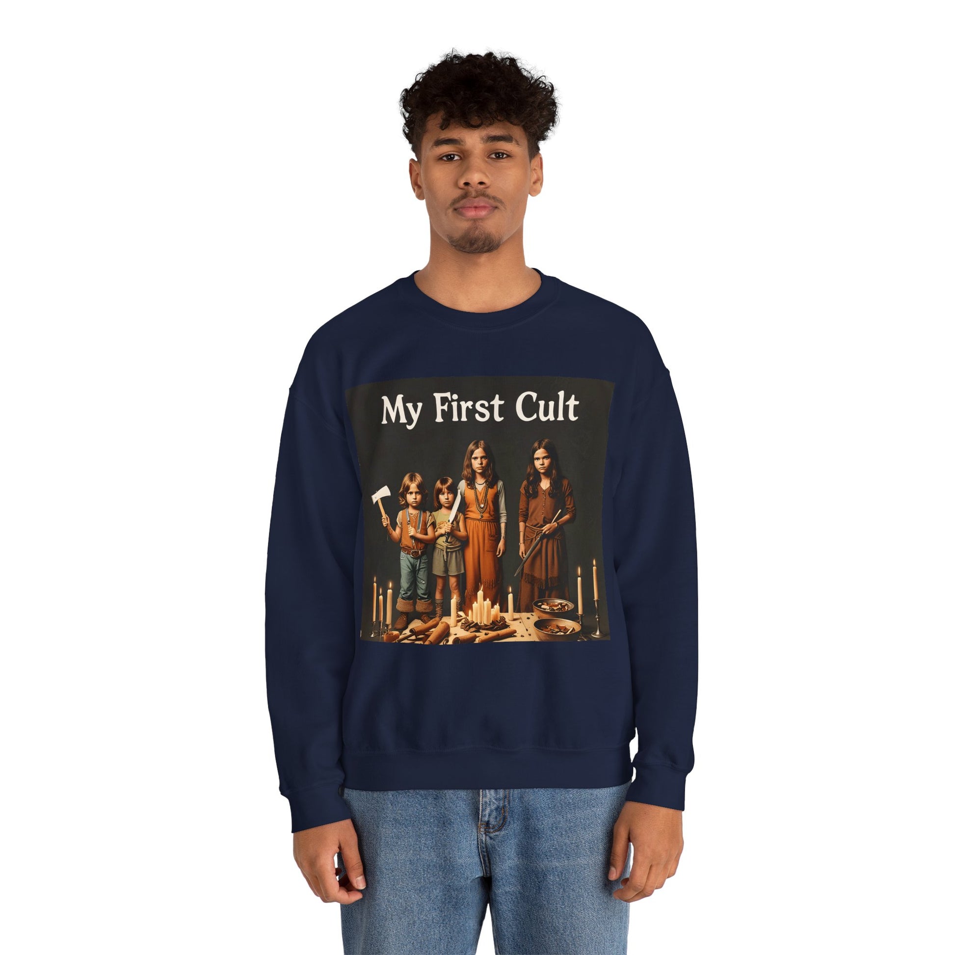 Sweatshirt – Kultig gruselig: „My First Cult“-Sweatshirt – Dark Humor für Fortgeschrittene | True Insights Design mit Humor