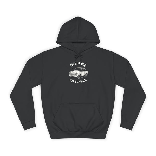 Hoodie mit Trabant-Linienzeichnung-Motiv – „I'm Not Old I'm Classic“ – Jet Black – Vorderseite