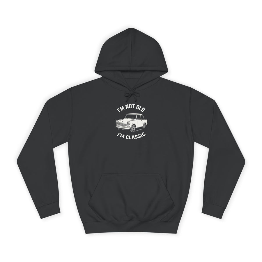 Hoodie mit Trabant-Linienzeichnung-Motiv – „I'm Not Old I'm Classic“ – Jet Black – Vorderseite