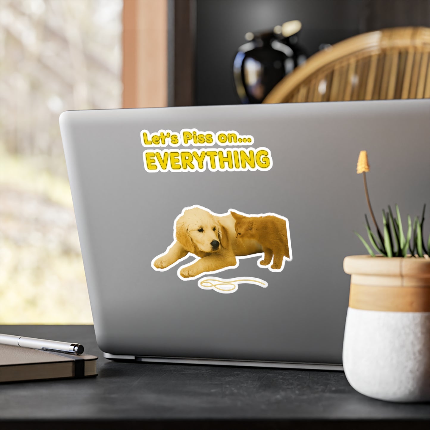 Lustiger Sticker Hund & Katze "Let's Piss on Everything" - Frecher Aufkleber für Tierfreunde & Humor-Fans