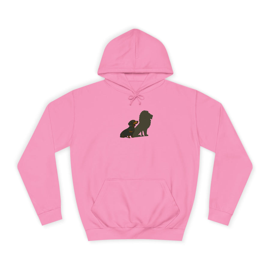 Dackel Hoodie „Dackel mit Löwen-Schatten“ – Das stille Motiv für mutige Dackel – Candyfloss Pink – Vorderseite
