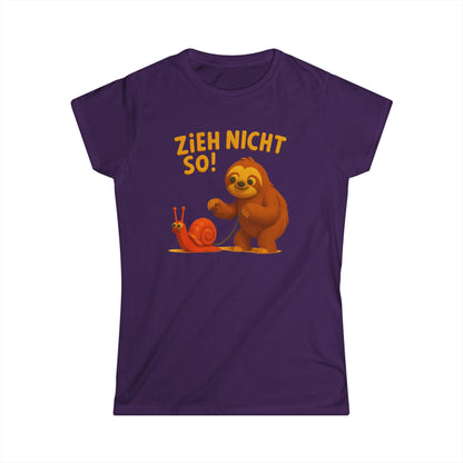 Faultier mit Schnecke an Leine T-Shirt - Zieh nicht so! Lustiges Spruch-Shirt für Geduld & Entspannung