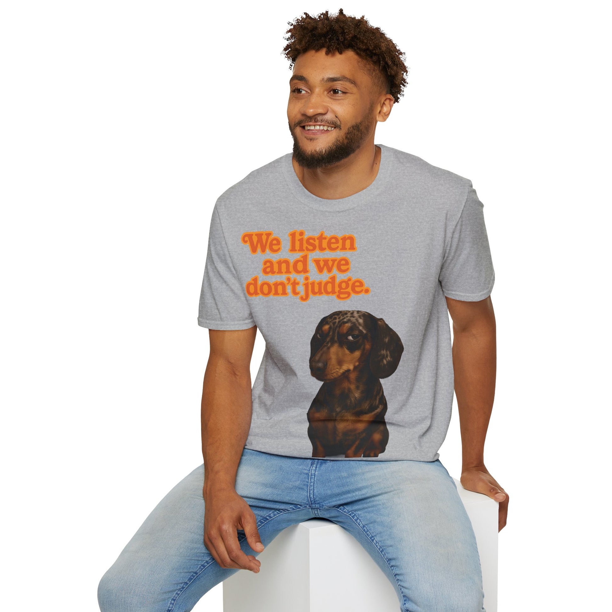Dackel Shirt – „We listen and we don’t judge.“ | Lustiges Hunde T-Shirt
