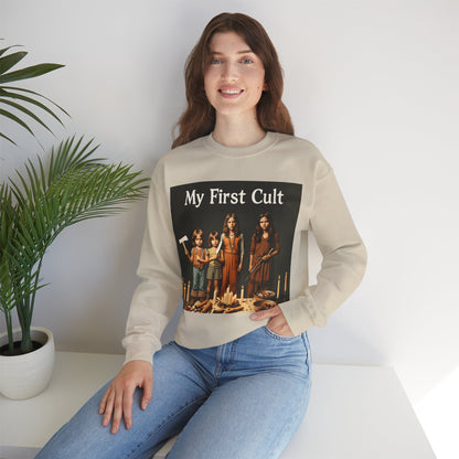 Sweatshirt – Kultig gruselig: „My First Cult“-Sweatshirt – Dark Humor für Fortgeschrittene | True Insights Design mit Humor