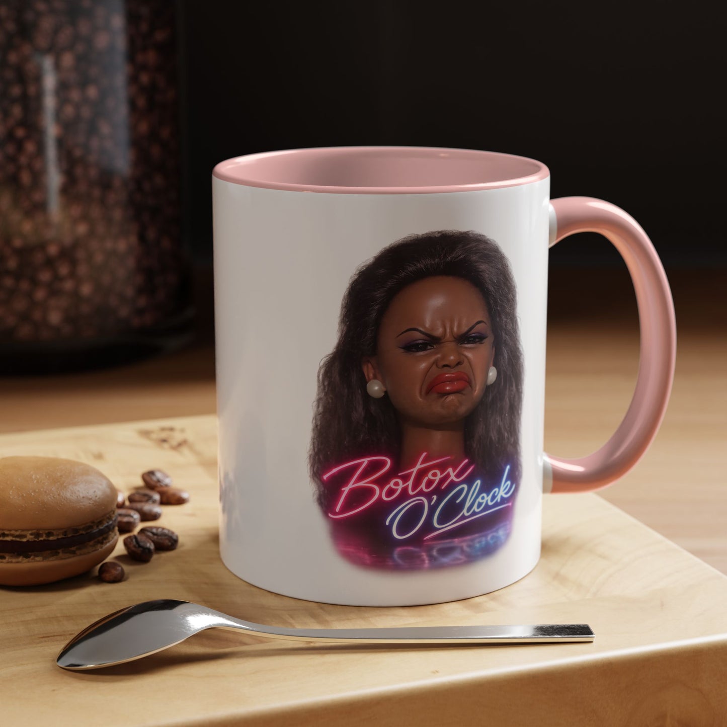 Botox O'Clock Tasse - Lustige Neon Kaffeetasse mit witzigem Grimasse-Motiv, Geschenk für Beauty-Fans & Humor-Liebhaber