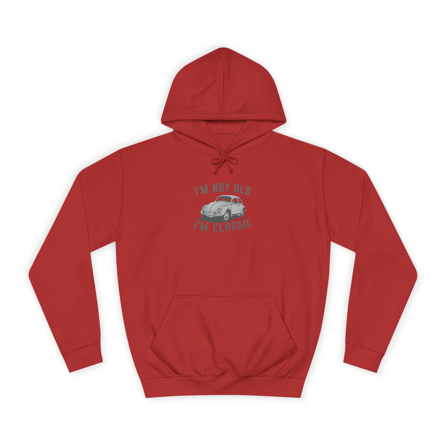 Hoodie mit Vintage-VW-Käfer-Motiv – „I'm Not Old I'm Classic“ – Fire Red – Vorderseite
