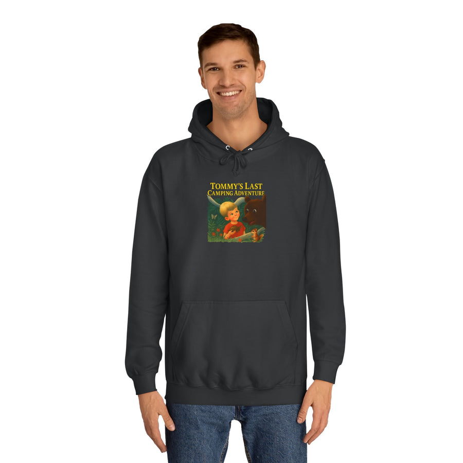 Tommy's Last Camping Adventure Hoodie – Süß trifft seltsam – Retro-Kinderbuch-Motiv
