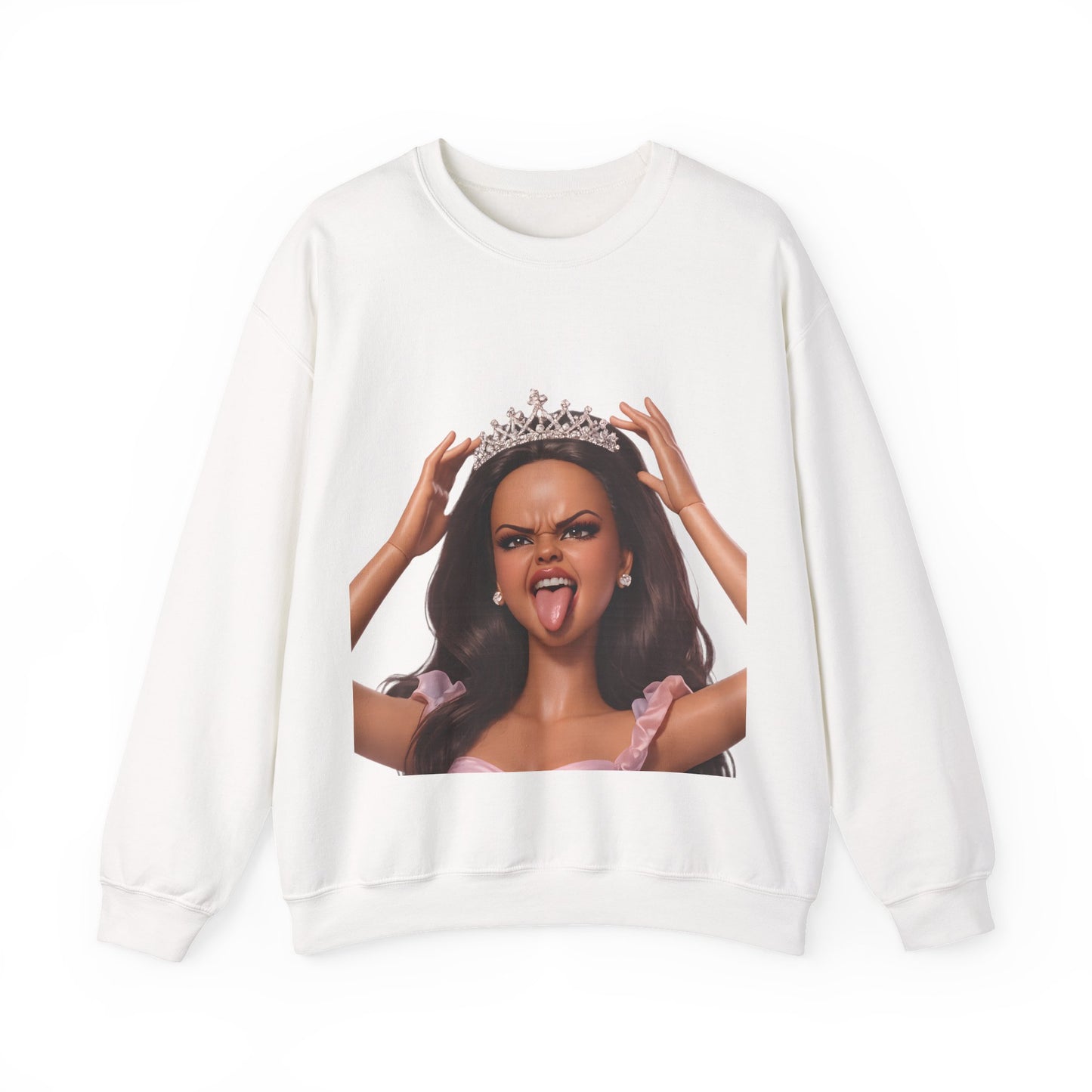 Barbicore Sweatshirt – Freches Doll-Motiv mit Tiara & Zunge raus | Pinkes Puppen-Design für Fans, Ironie & Statement-Fashion