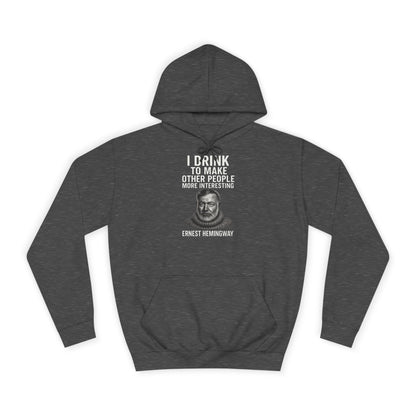 Ernest Hemingway Hoodie - I Drink To Make Other People More Interesting - Lustiges Zitat Geschenk für Literatur- & Whisky-Fans