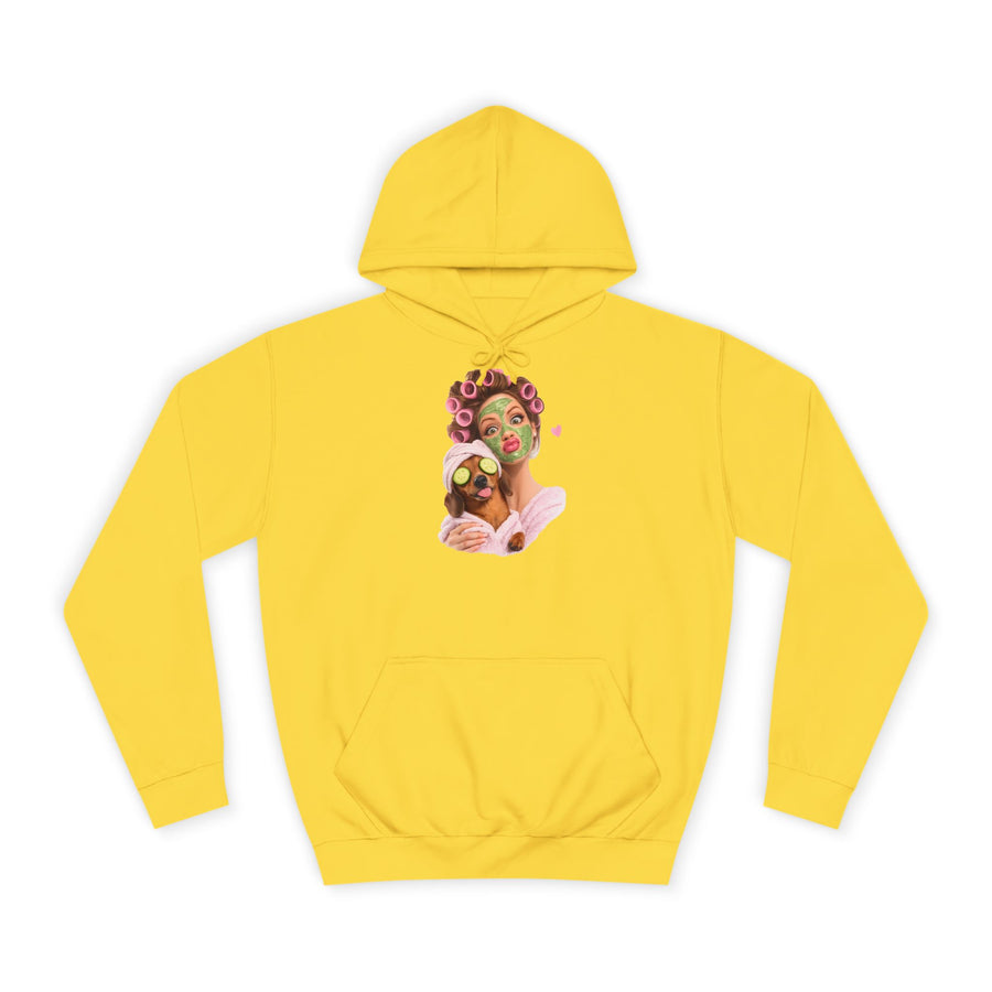 True Insights Dackel Spa Hoodie – Lustiges Wellness-Motiv mit Dackel in Sun Yellow