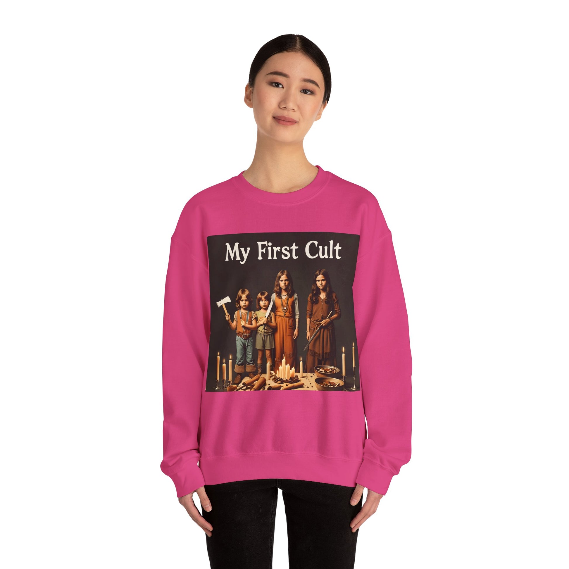 Sweatshirt – Kultig gruselig: „My First Cult“-Sweatshirt – Dark Humor für Fortgeschrittene | True Insights Design mit Humor