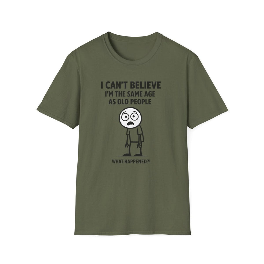 Olivgrünes T-Shirt mit Schriftzug I-Can't-Believe-I'm-The-Same-Age-As-Old-People und Stick-Figure-Motiv im Comic-Stil für Erwachsene.