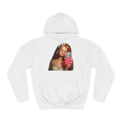 Doll Meme Barbicore Hoodie – Funny Sad Doll mit Pink Drink Kapuzenpullover für Meme-Fans & Pop-Culture-Liebhaber