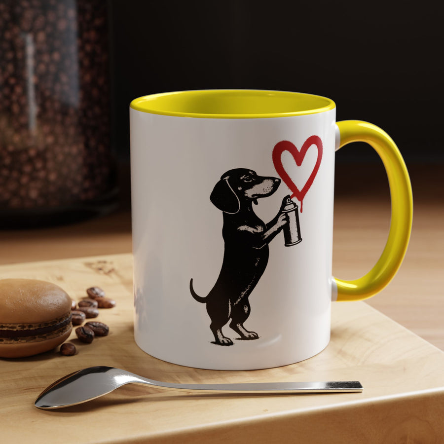True Insights Banksy Dackel Tasse – Street-Art Kaffeebecher mit rotem Herz