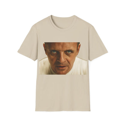 Intensivblick – Kultfilm-Charakter auf Shirt | Satirisches Film-T-Shirt für echte Cineasten – Freches Satire-Design für mutige Statements | True Insights
