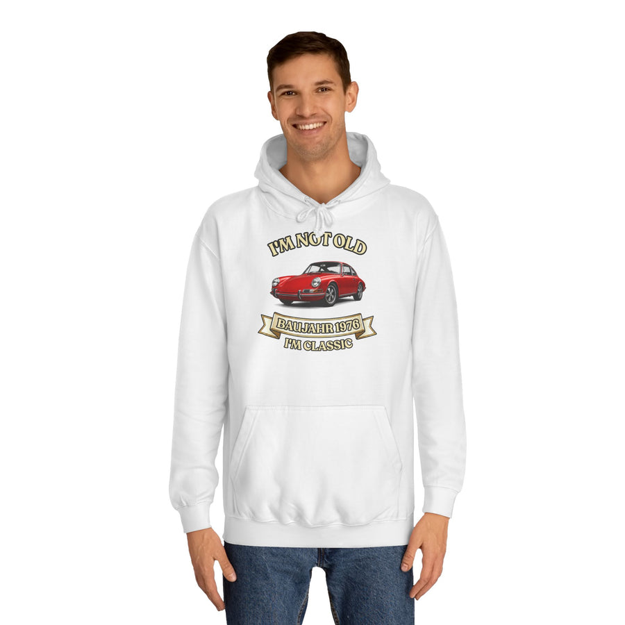 True Insights Geschenk zum 50. Geburtstag – Hoodie Jahrgang 1976 mit Porsche-Motiv | I'm Not Old I'm Classic