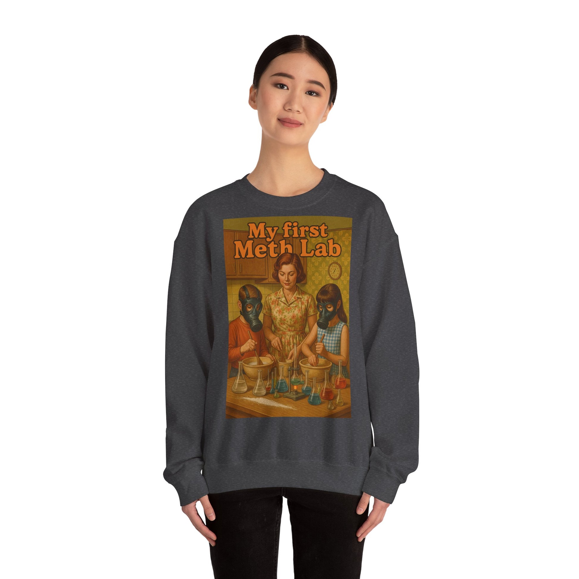 Sweatshirt – „My First Meth Lab“ Sweatshirt – Schwarzer Humor im Retro-Stil | True Insights Design mit Humor