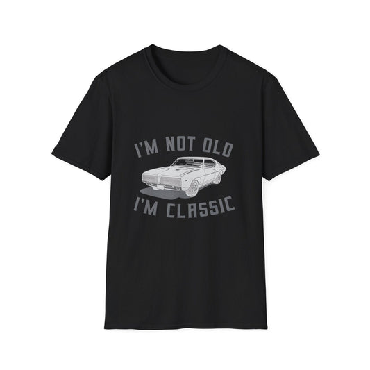 Schwarzes T-Shirt mit Vintage-Design und Schriftzug I'm Not Old I'm Classic sowie klassischem Muscle Car Motiv von True Insights.